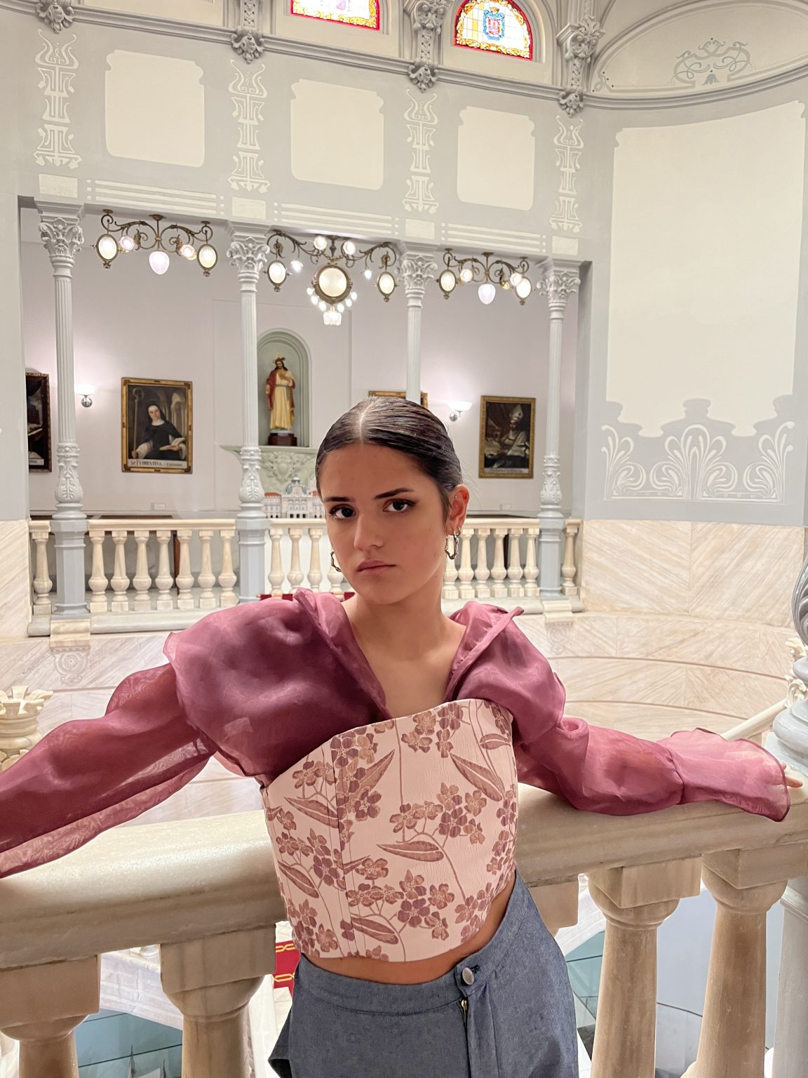 Lucia cintura para arriba